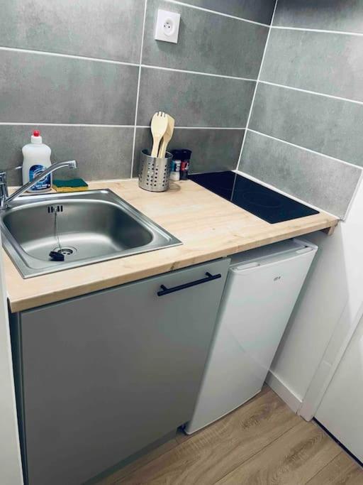 Le P'Tit Stud' Apartman Castres  Kültér fotó